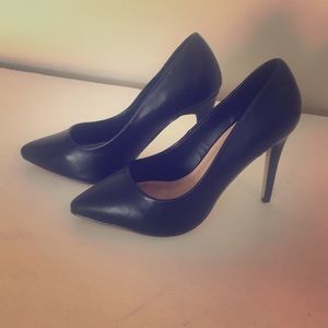 Perfect black heel! Size 7 Worn Once!